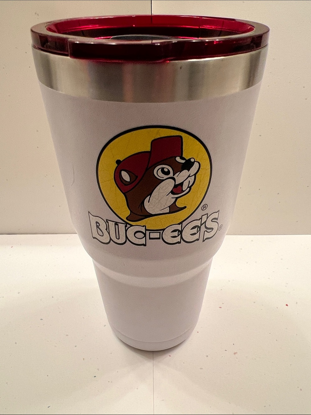 Buc-ees White Yukon Outfitters Freedom 30oz Tumbler with Red Lid
